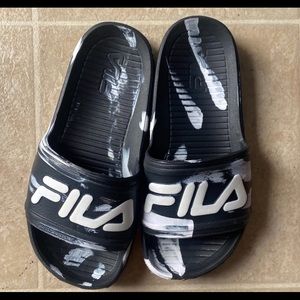 Fila slides